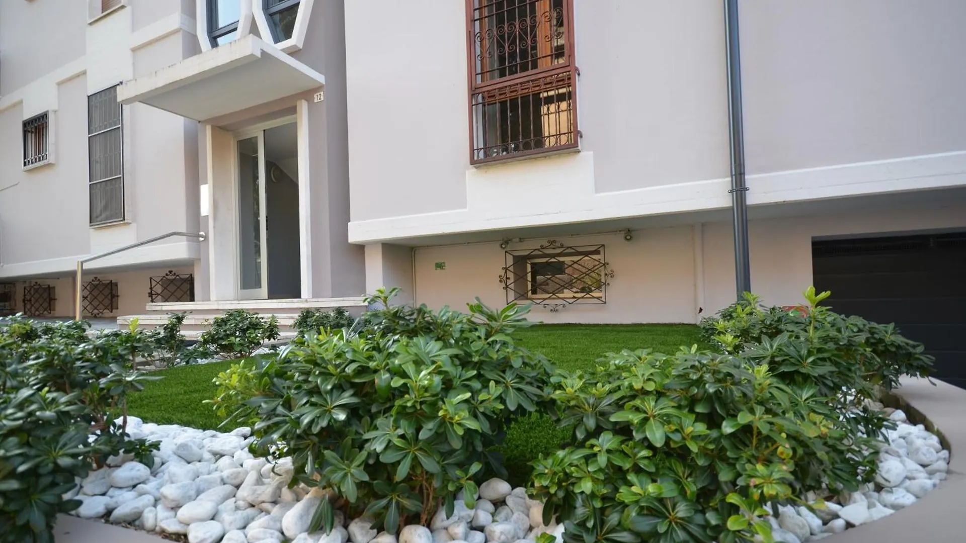 La Boheme Peschiera Luxury Apartment ペスキエーラ・デル・ガルダ